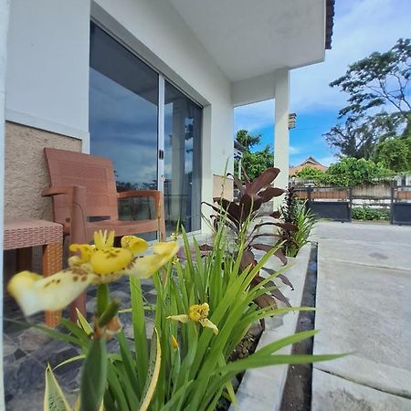 Robiu Bed & Breakfast Banyuwangi  Eksteriør bilde