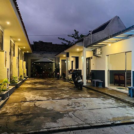 Robiu Bed & Breakfast Banyuwangi  Eksteriør bilde