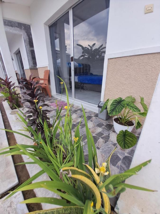 Robiu Bed & Breakfast Banyuwangi  Eksteriør bilde
