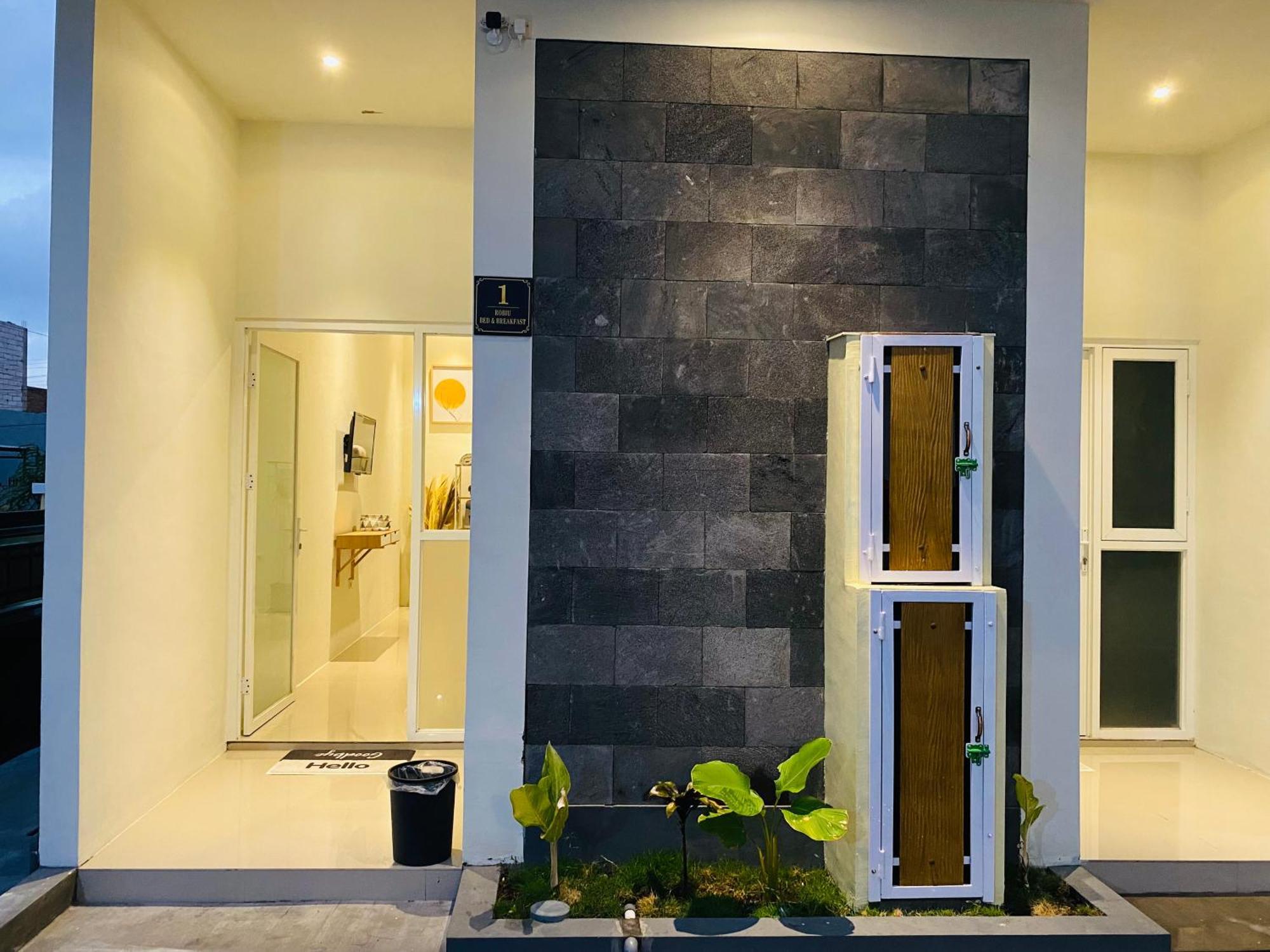 Robiu Bed & Breakfast Banyuwangi  Eksteriør bilde