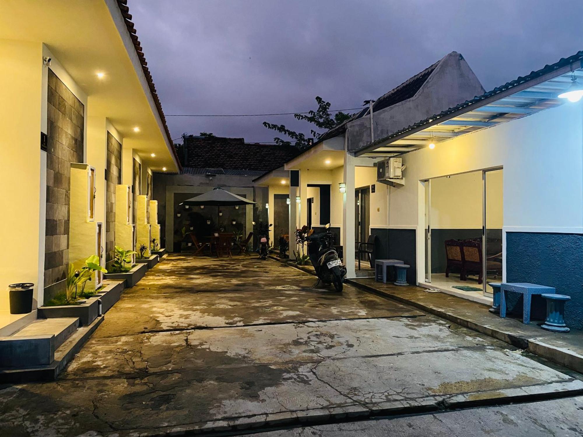 Robiu Bed & Breakfast Banyuwangi  Eksteriør bilde