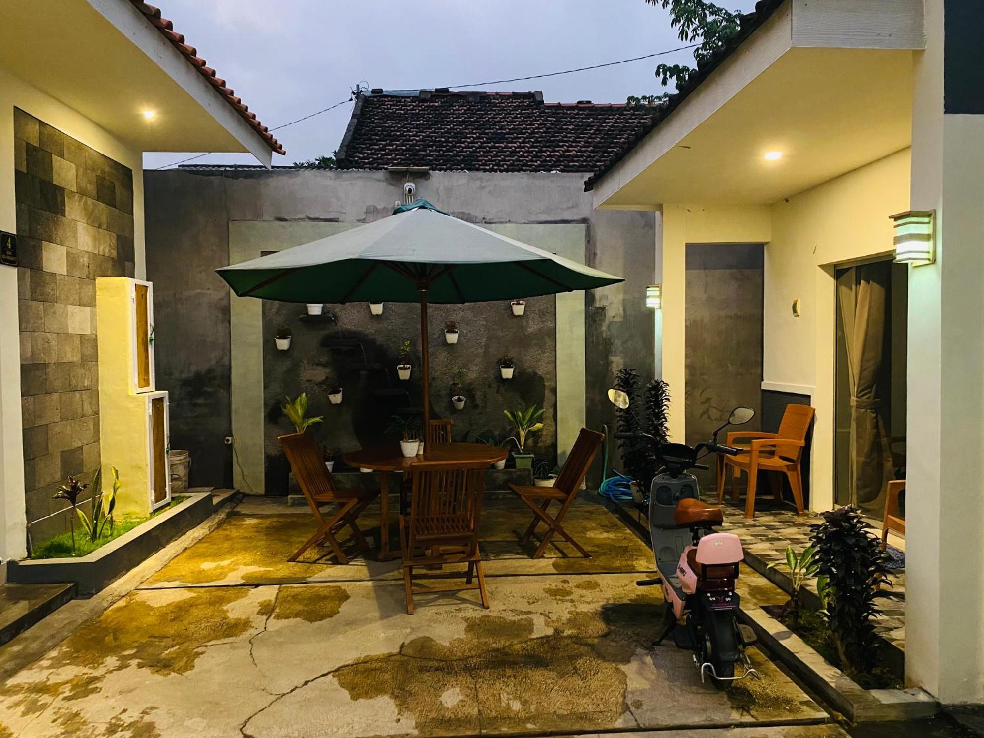 Robiu Bed & Breakfast Banyuwangi  Eksteriør bilde