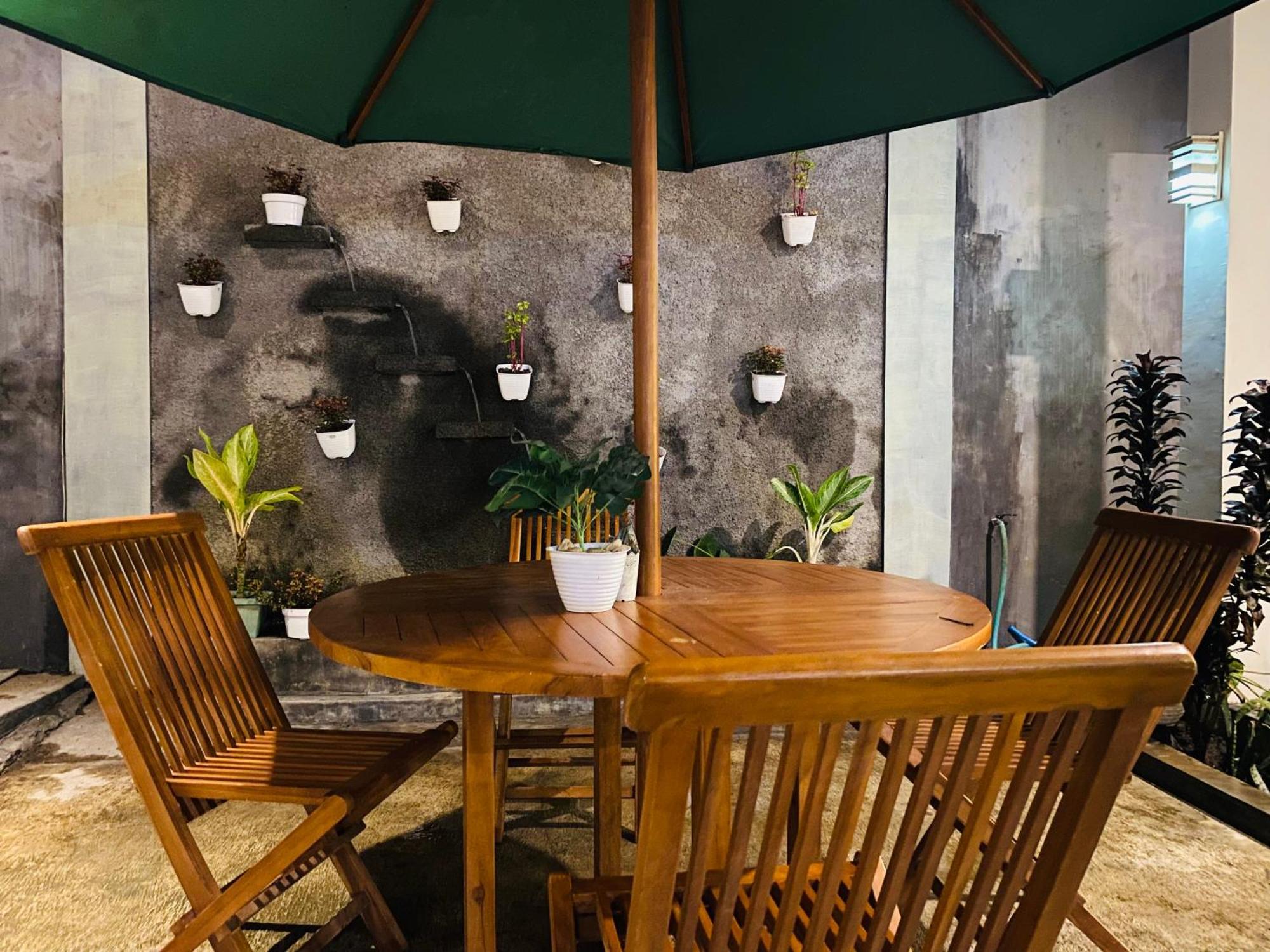 Robiu Bed & Breakfast Banyuwangi  Eksteriør bilde