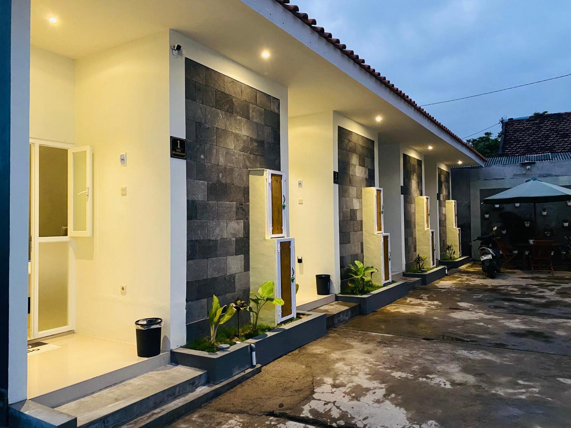 Robiu Bed & Breakfast Banyuwangi  Eksteriør bilde